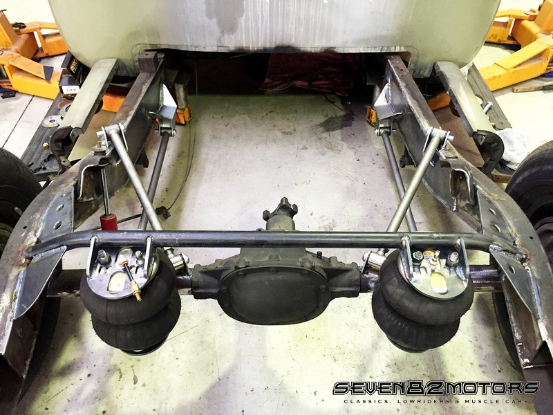 1953 Chevy Pick up Air bags and 4 link work